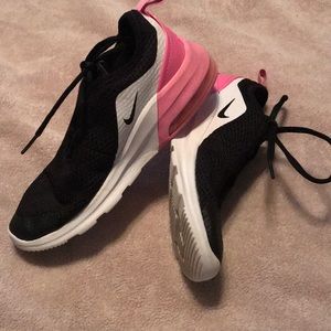 Girls nikes